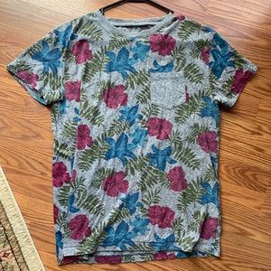 Aeropostale Men’s Pocket T Shirt Floral